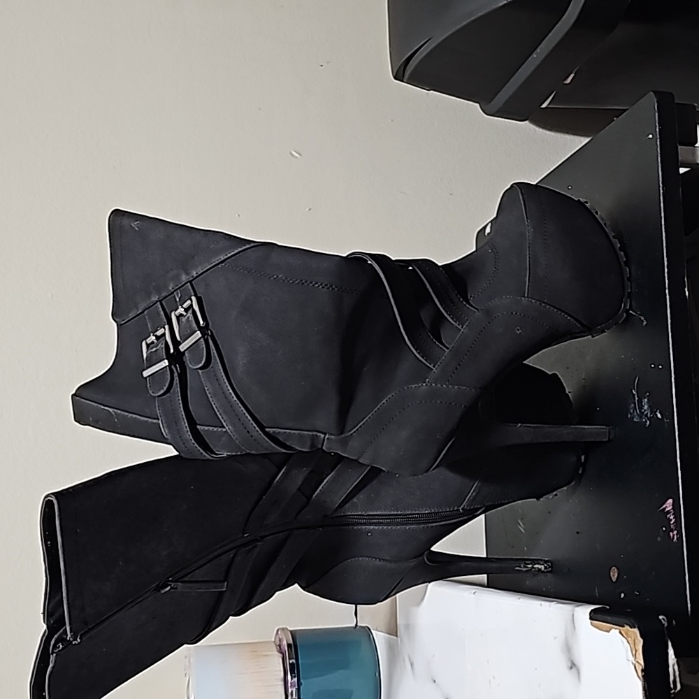 All black Boot Heel